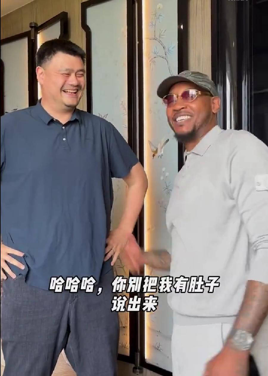 篮球巨星在社交媒体上与粉丝互动